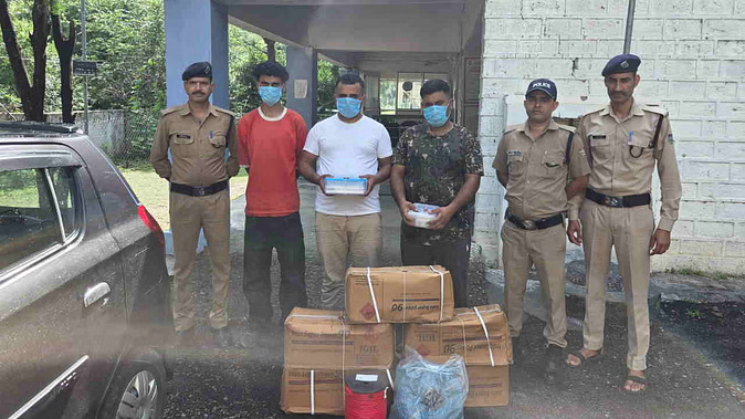 चेकिंग अभियान के दौरान भारी मात्रा में मिला विस्फोटक, 125 किलो डायनामाइट के साथ तीन गिरफ्तार