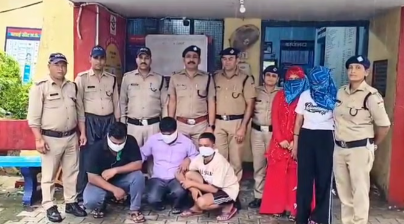 विकासनगर में पुलिस का छापा, किराये के कमरे में चल रहा था देह व्यापार, युवती समेत पांच गिरफ्तार