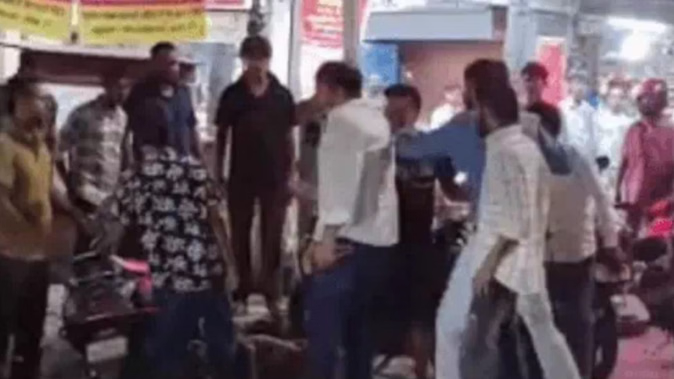 युवकों ने लाठी-डंडों से किया हमला, दो आरोपी गिरफ्तार, कार भी सीज