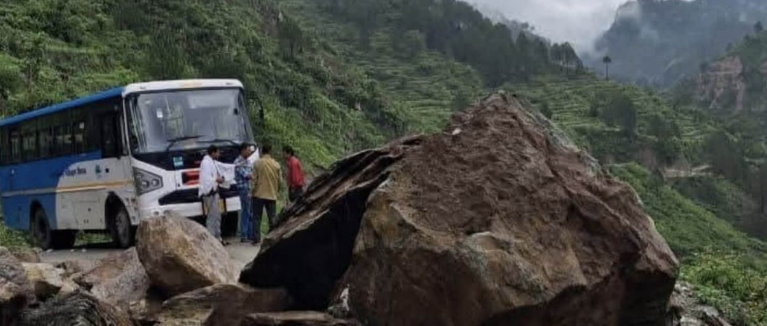 प्रदेश में ऋषिकेश-यमुनोत्री हाईवे सहित 100 सड़कें बंद, आज पहाड़ों में भारी बारिश का अलर्ट