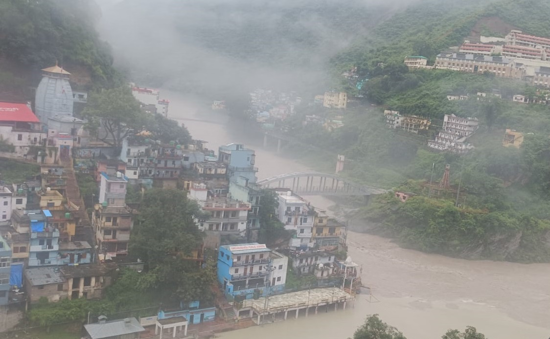 पहाड़ों पर आज भी भारी बारिश की चेतावनी, दून समेत कई जिलों में जमकर बारिश का यलो अलर्ट