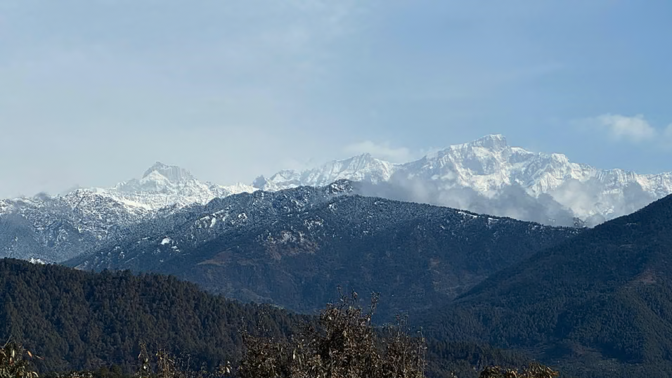 उत्तराखंड का मौसम: आज पहाड़ों में बारिश-बर्फबारी के आसार, उत्तरकाशी-पिथौरागढ़ और रुद्रप्रयाग के लिए यह अनुमान